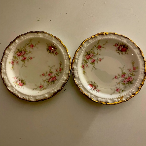 Victoriana Rose collectible plates - Picture 3 of 4